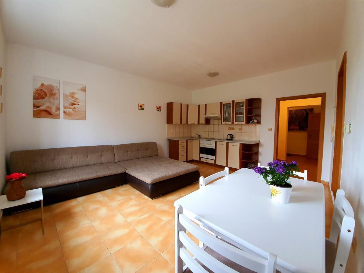 Apartman U Slunecnice Husinetz Exterior photo